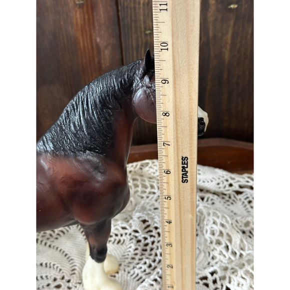 Breyer #5445 ALBA Dark Bay Sabino Clydesdale Mare - TSC 80th Anniversary (2018) - Picture 8 of 10